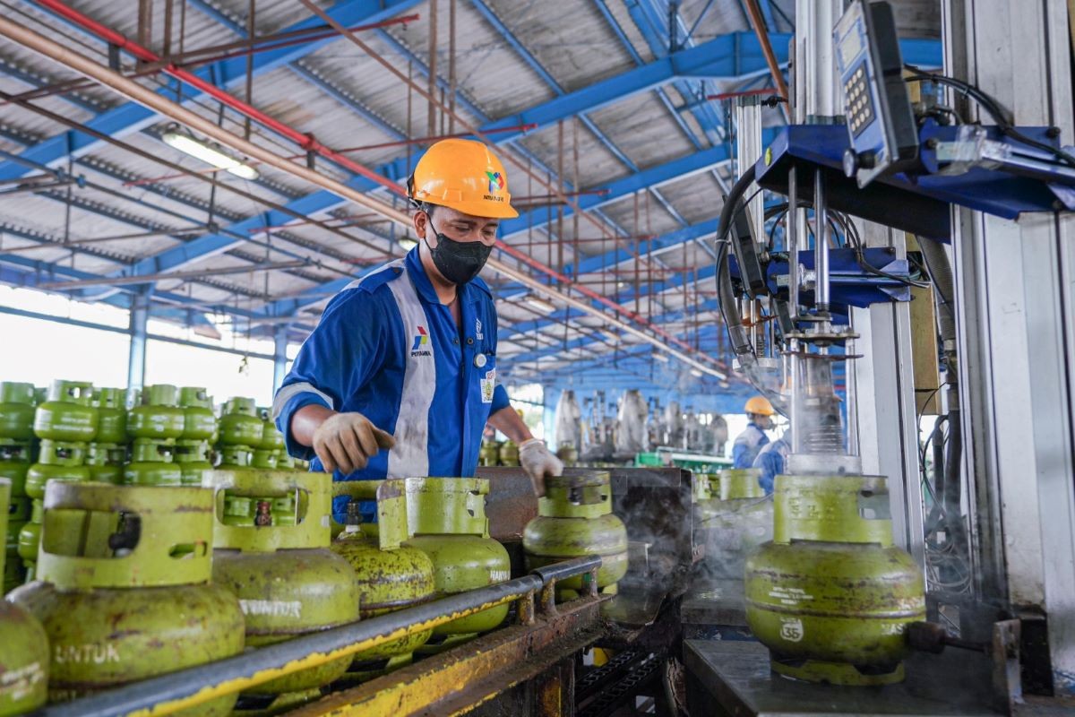 Usai Meninjau Warung Pengecer, Pertamina Pastikan Ketersediaan Pasokan Gas LPG 3 Kilogram di Solo (FOTO:MNC Media)