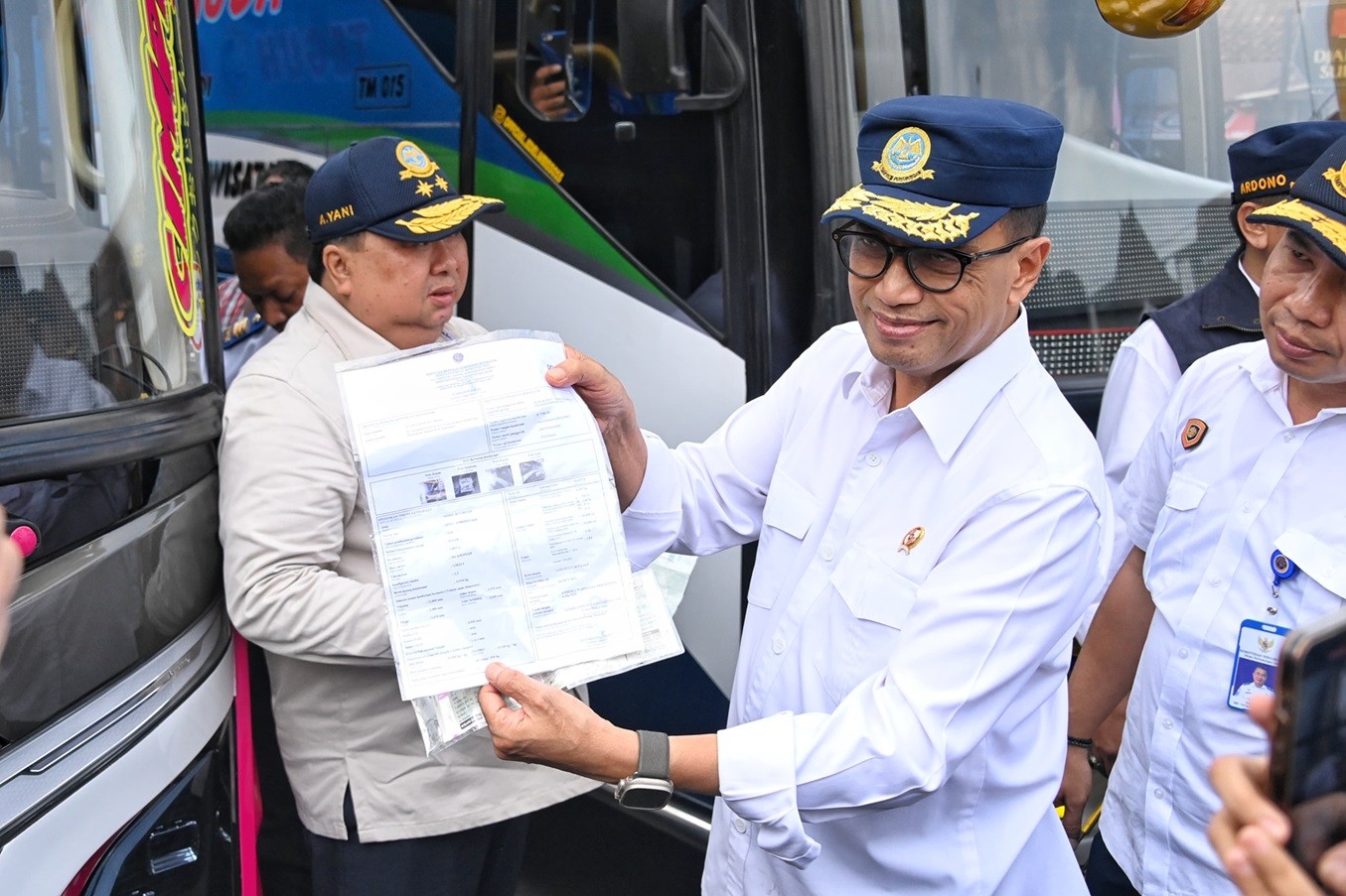 Sidak Bus Pariwisata di Baturraden, Ini Temuan Menhub. (Foto Kemenhub)