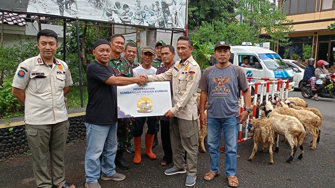 MNC Peduli Salurkan 20 Hewan Kurban untuk Warga Jakarta Barat. (Foto Giffar Rivana/MPI)