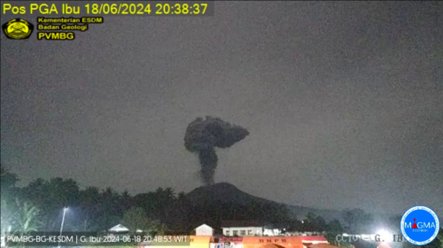 Gunung Ibu Erupsi Malam Ini, Luncurkan 2.000 Meter Abu Vulkanik (foto: MNC media)