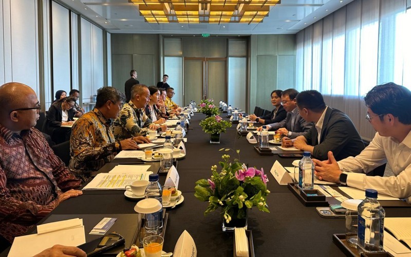 Menperin dan jajaran Wuling melakukan pertemuan di Beijing untuk membahas ekspansi investasi kendaraan listrik di Indonesia.