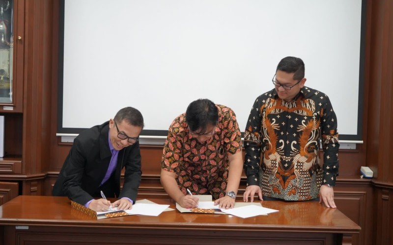 Mustika Ratu (MRAT) menjalin kerja sama dengan United Dico Citas (UDC), dalam rangka memperluas distribusi dan ketersediaan produk berbahan alami (Mustika Ratu)