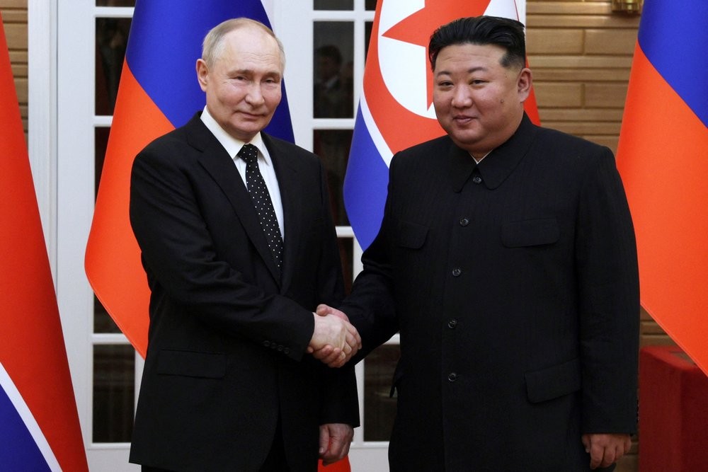 Kunjungi Korut, Putin Beri Hadiah Mobil Limosin ke Kim Jong Un. (Foto: REUTERS/Sputnik)