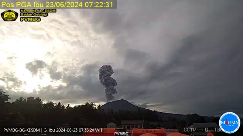 Gunung Ibu Kembali Erupsi Pagi Ini, Tinggi Letusan Capai 2.000 Meter (foto ist)