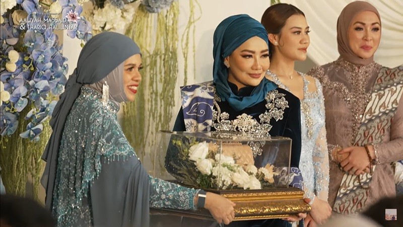 Thariq Halilintar Lamar Aaliyah Massaid, Beri Seserahan Tas Branded Ratusan Juta (foto youtube Thariq Halilintar)
