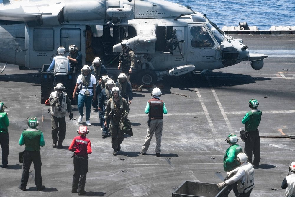 AS Bantah Kapal Induknya Kena Serangan Houthi. (Foto: REUTERS/US Navy)