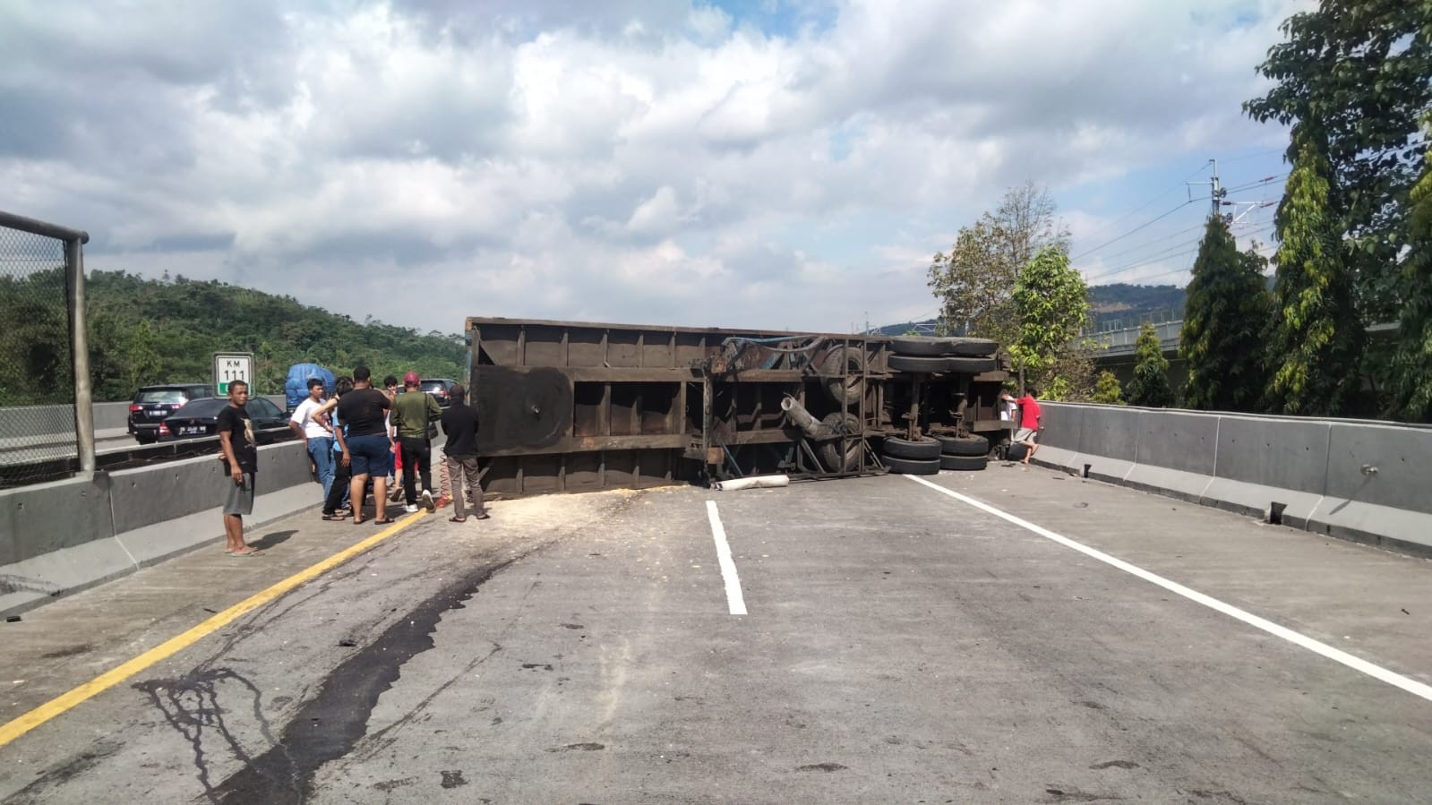 Imbas Kecelakaan, Jasa Marga Alihkan Kendaraan Di Tol Cipularang Arah ...