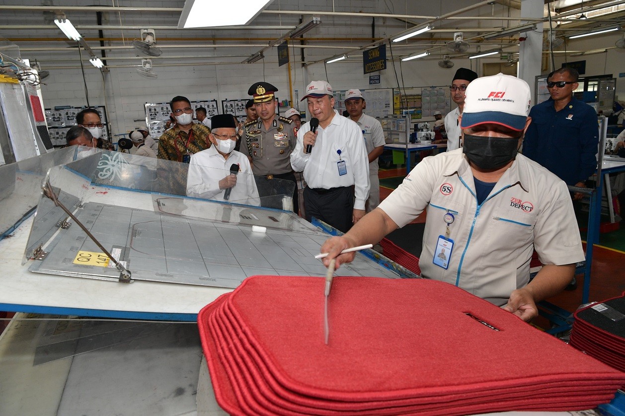Wapres Bangga Pabrik Karpet Mobil Merek Terkenal Dunia Ada di Pasuruan. (Foto Istimewa)