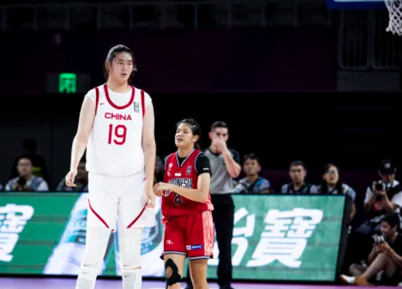 Estimasi Gaji dan Profil Zhang Ziyu Atlet Basket Wanita 2 Meter, Penerus Yao Ming? (Foto: FIBA Basketball)