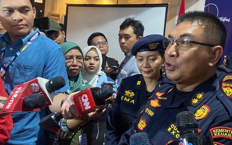 Kepala Kantor Wilayah Bea Cukai Provinsi Kepri Priyono Triatmojo (Nur Ichsan Yuniarto/IDXChannel)