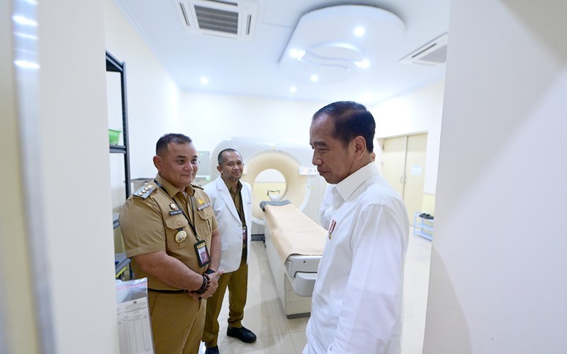 Kunjungi RSUD Sinjai, Presiden Jokowi Puji Ketersediaan Dokter Spesialis. (Foto: Ist)
