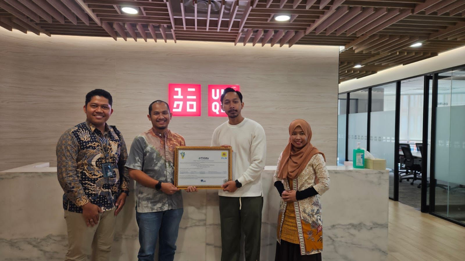 Gunakan Layanan REC, PLN Pasok Listrik Hijau 8.978 MWh untuk Uniqlo Indonesia (FOTO:Dok PLN)