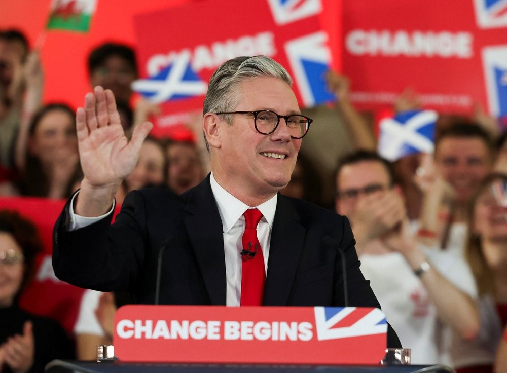 Jadi PM Baru Inggris, Keir Starmer Janji Perbaiki Ekonomi. (Foto: REUTERS/Suzanne Plunkett)