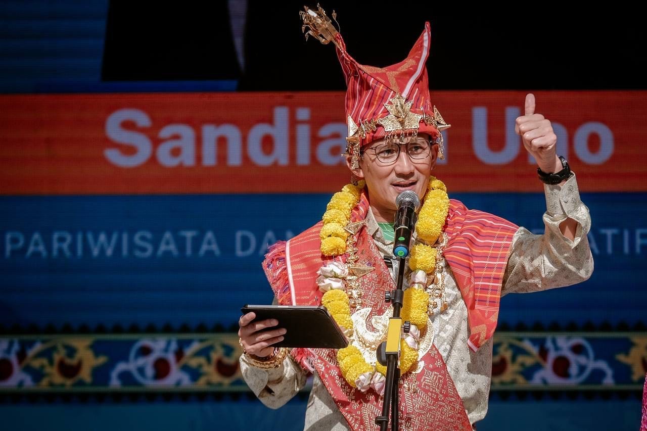 Hadiri Festival Bunga dan Buah Tanah Karo, Sandiaga: Ekonomi Masyarakat Bisa Digerakkan. (Foto: Dok. Kemenparekraf)