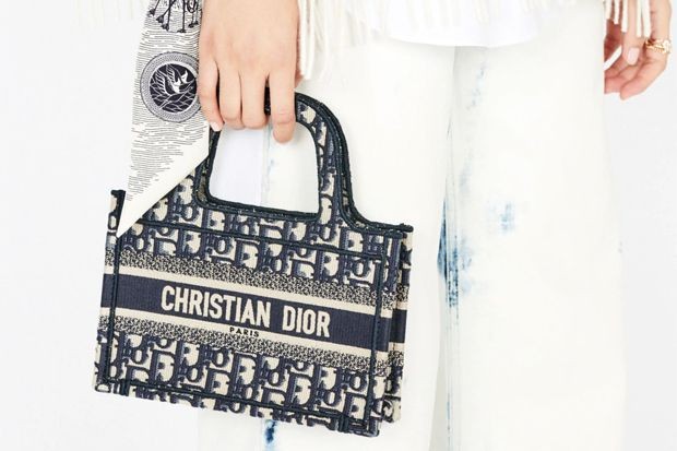 Intip Modal Pembuatan Tas Dior yang Jadi Masalah hingga Pengadilan. (FOTO: MNC MEDIA)