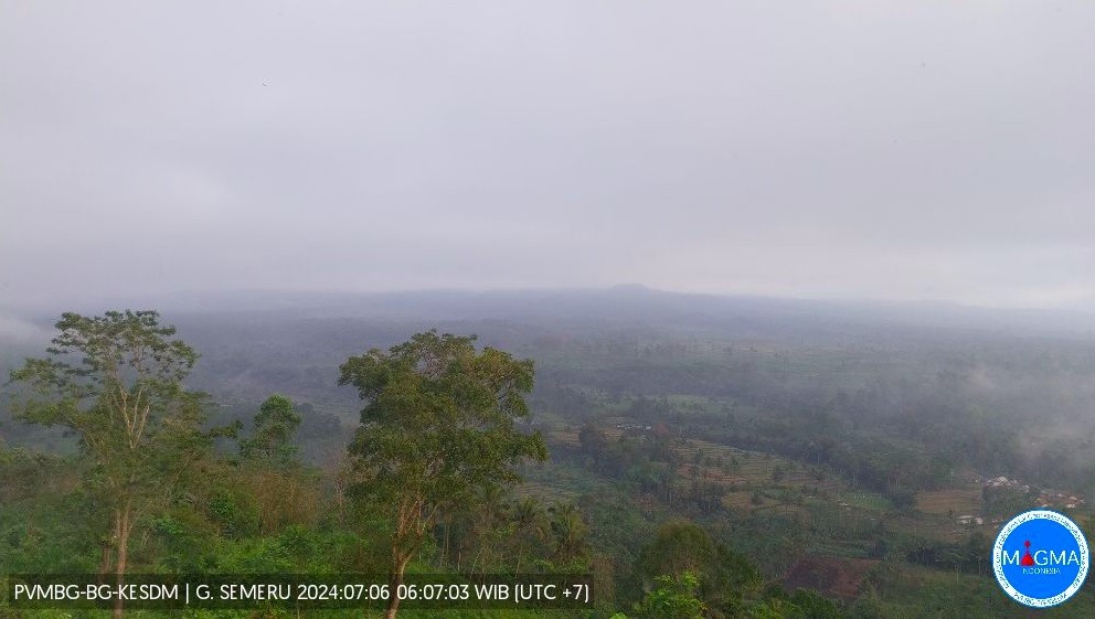 Gunung Semeru Erupsi Sembilan Kali Beruntun. (Foto MNC Media)