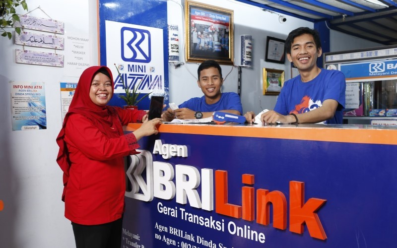 Jadi Agen BRILink, Perempuan Ini Berikan Edukasi Keuangan ke Masyarakat Sekitar. (Foto: Ist)