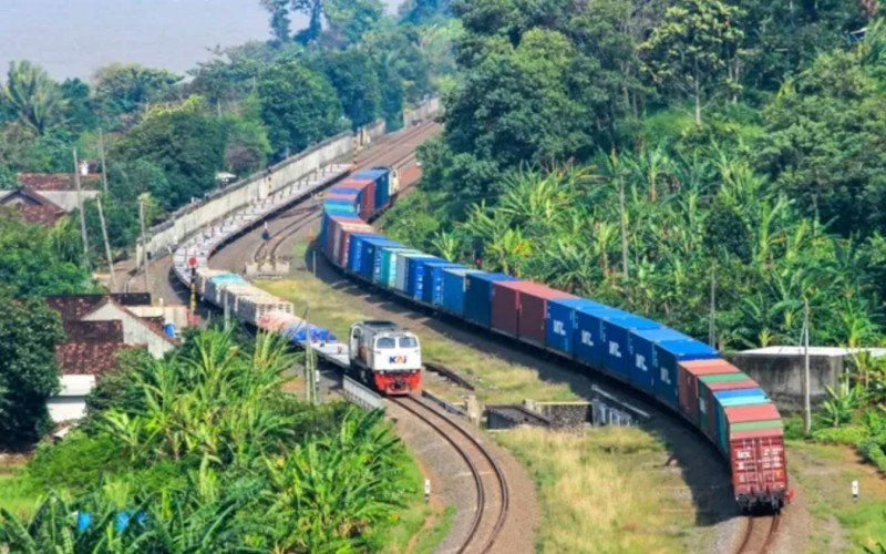 Kereta Api Logistik mendistribusikan lebih dari 2.500 ton barang selama periode angkutan Lebaran 2025.