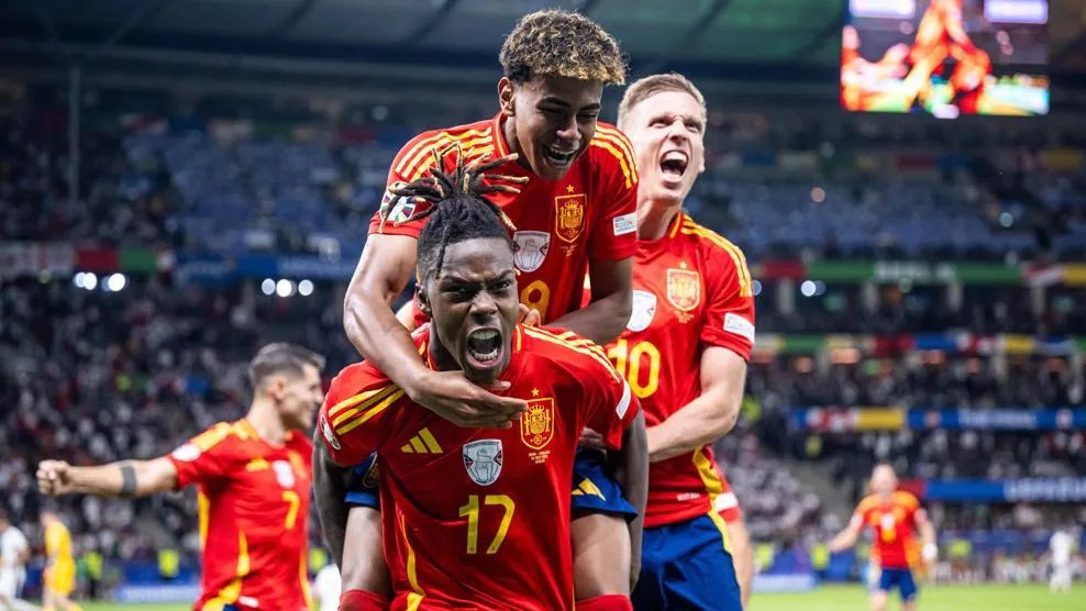 Timnas Spanyol juara Euro 2024. Tim berjuluk La Furia Roja itu mengangkat trofi kemenangan usai kalahkan Inggris dengan skor 2-1 di laga Final Euro 2024. (UEFA)