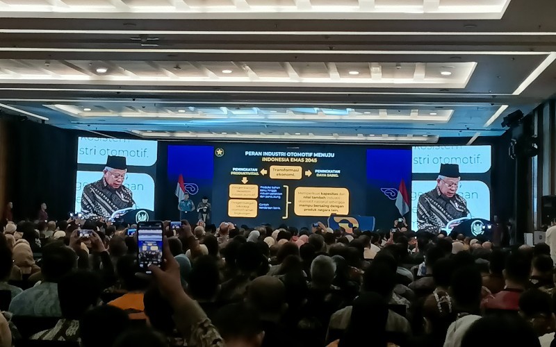 Wapres Ma'ruf Amin berharap ajang pameran terbesar di Indonesia ini bisa memperkuat industri otomotif Indonesia di kancah internasional. (Binti Mufarida/MPI)
