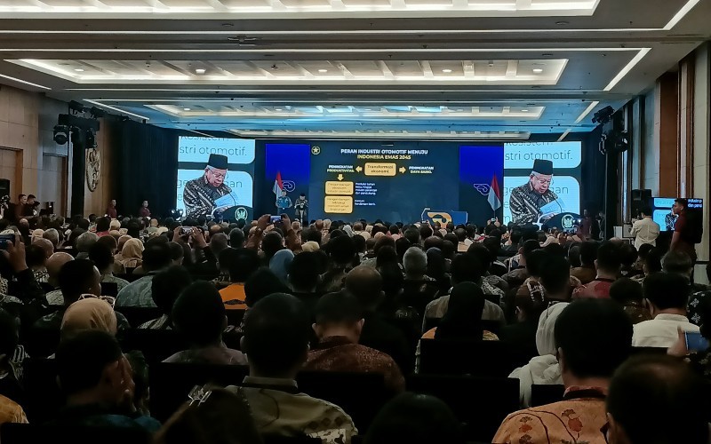 Wapres Ma'ruf Amin resmi membuka Pameran Gaikindo Indonesia International Auto Show atau GIIAS 2024. (Binti Mufardia/MPI)