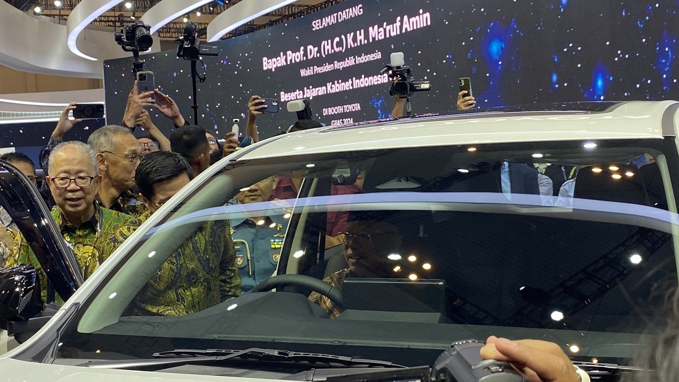 Kala Ma'ruf Amin Menjajal Toyota Innova Zenix Hybrid. (Foto Fadli R/MPI)
