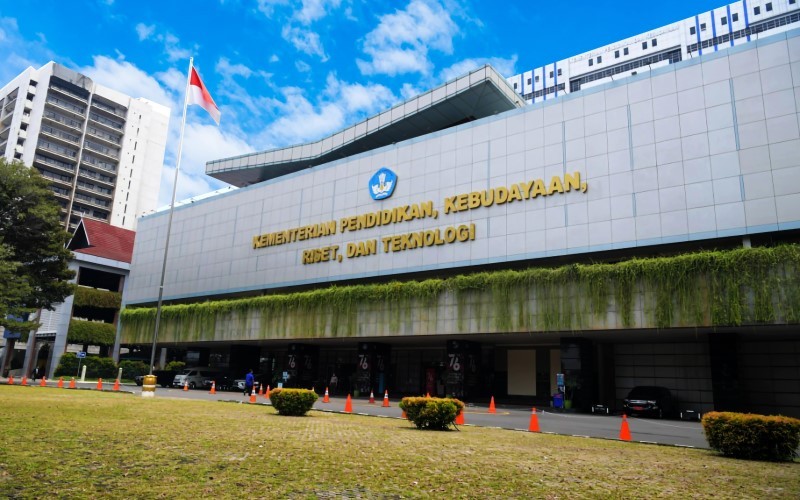 Nadiem Makarim Hapus Jurusan IPA, IPS, dan Bahasa di SMA. (Foto: Ist)