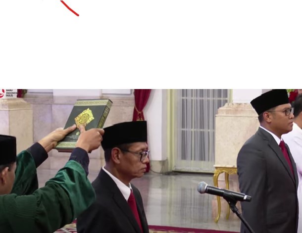 Jokowi Resmi Lantik Yuliot sebagai Wakil Menteri Investasi. Foto: MNC Media.