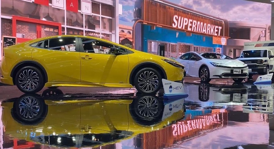 Mejeng di GIIAS 2024, Intip Spesifikasi Toyota Prius Hybrid yang Diklaim Irit Bensin. Foto: MNC Media.