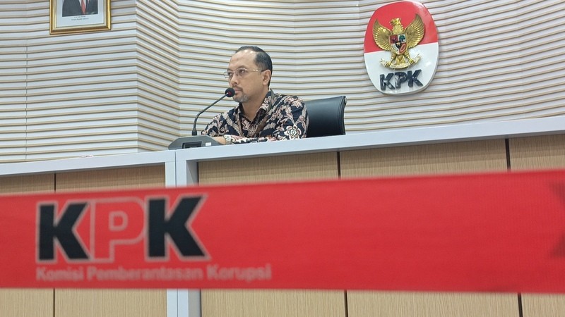 KPK Sita Smartphone hingga Dokumen dari Sejumlah Fasilitas Pemerintahan di Semarang (foto: MNC Media)