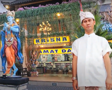 Kisah Awal Mula Toko Oleh-Oleh Ajik Krisna, Pusat Cendera Mata Beromzet Rp20 Miliar. (Foto: Krisna)