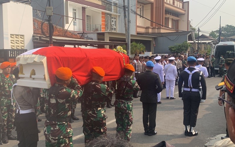Keluarga menyerahkan jenazah Wakil Presiden ke-9 RI Hamzah Haz ke pemerintah Indonesia. (Jonatahan Simanjuntak/MPI)