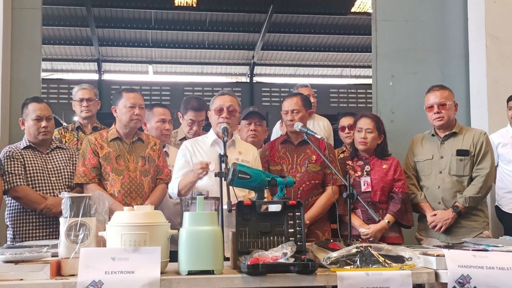Mendag Sinyalir Banyak Gudang Penyimpanan Barang Impor Ilegal di Setiap Provinsi. Foto: MNC Media.