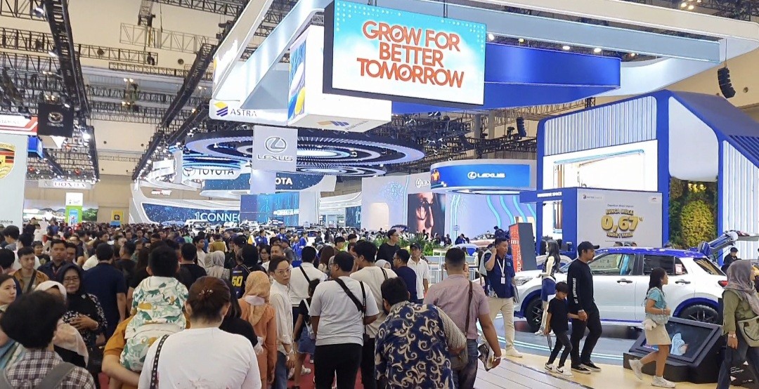 Last Day GIIAS 2024, Banyak Pengunjung Kepincut Mobil Listrik (FOTO:MNC Media)
