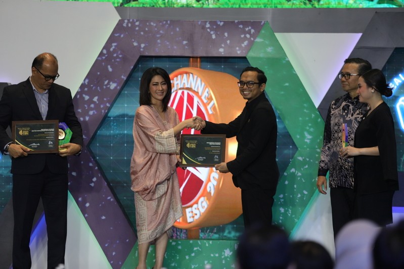Konsisten Dukung Energi Terbarukan, PLN Raih Piagam IDX Channel Anugerah ESG 2024 (foto: MNC media)