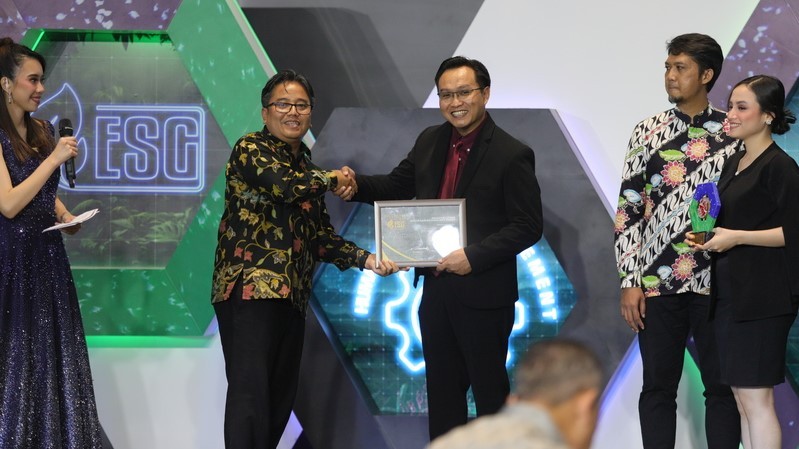 ESG Terintegrasi Bentoel Group Sukses Raih Apresiasi IDX Channel Anugerah ESG 2024 (foto: MNC Media)
