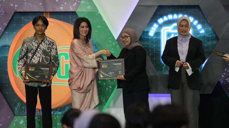 Pertamina Patra Niaga FT Tuban Raih Penghargaan IDX Channel Anugerah ESG 2024 (foto: MNC Media)