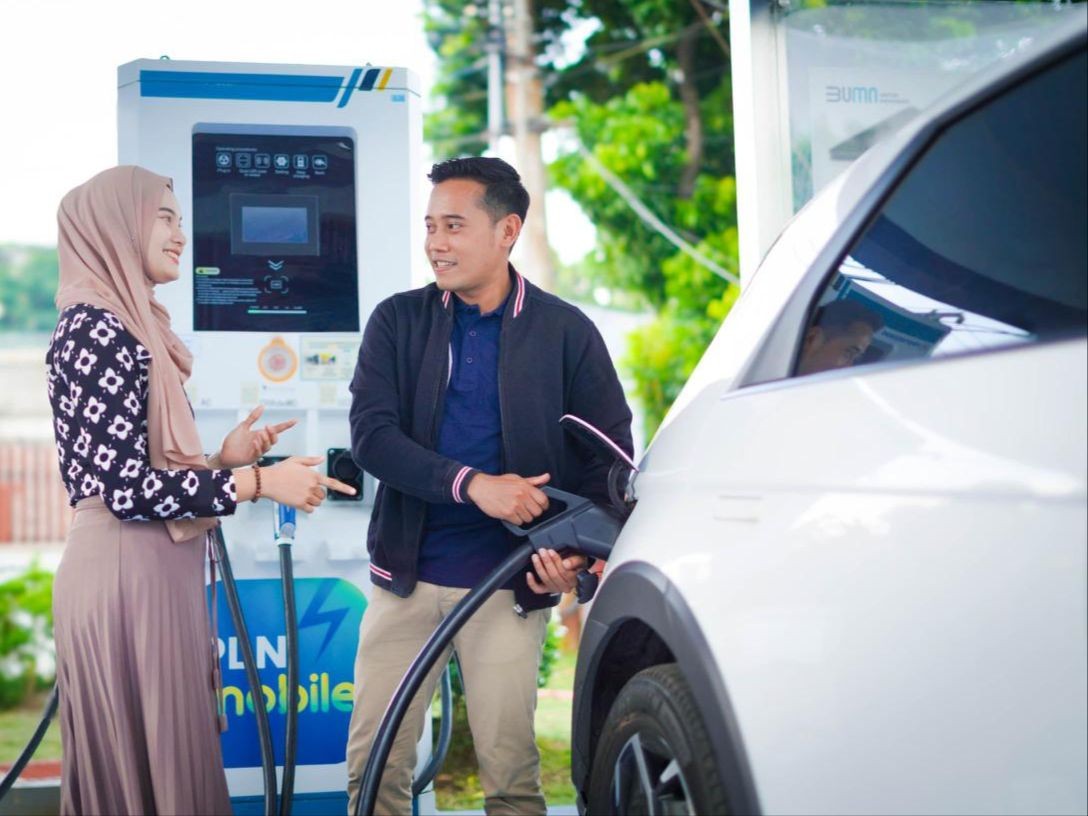 PLN Terus Genjot Penambahan Charging Station Kendaraan Listrik di Berbagai Daerah. (Foto: MNC Media)