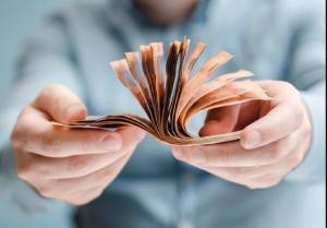 Apakah Pinjol Memengaruhi Pinjaman Bank? Waspadai Risiko Susah Ajukan Kredit Baru. (Foto: Freepik)