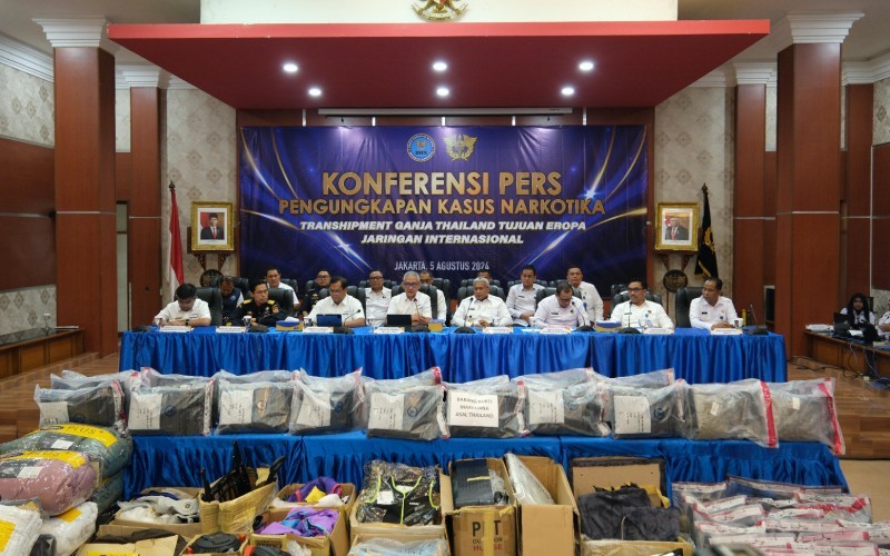 Bea Cukai dan BBN menggagalkan penyelundupan narkotika jenis ganja  asal Thailand sebanyak 113 kilogram  (Jonathan Simanjuntak/MPI)