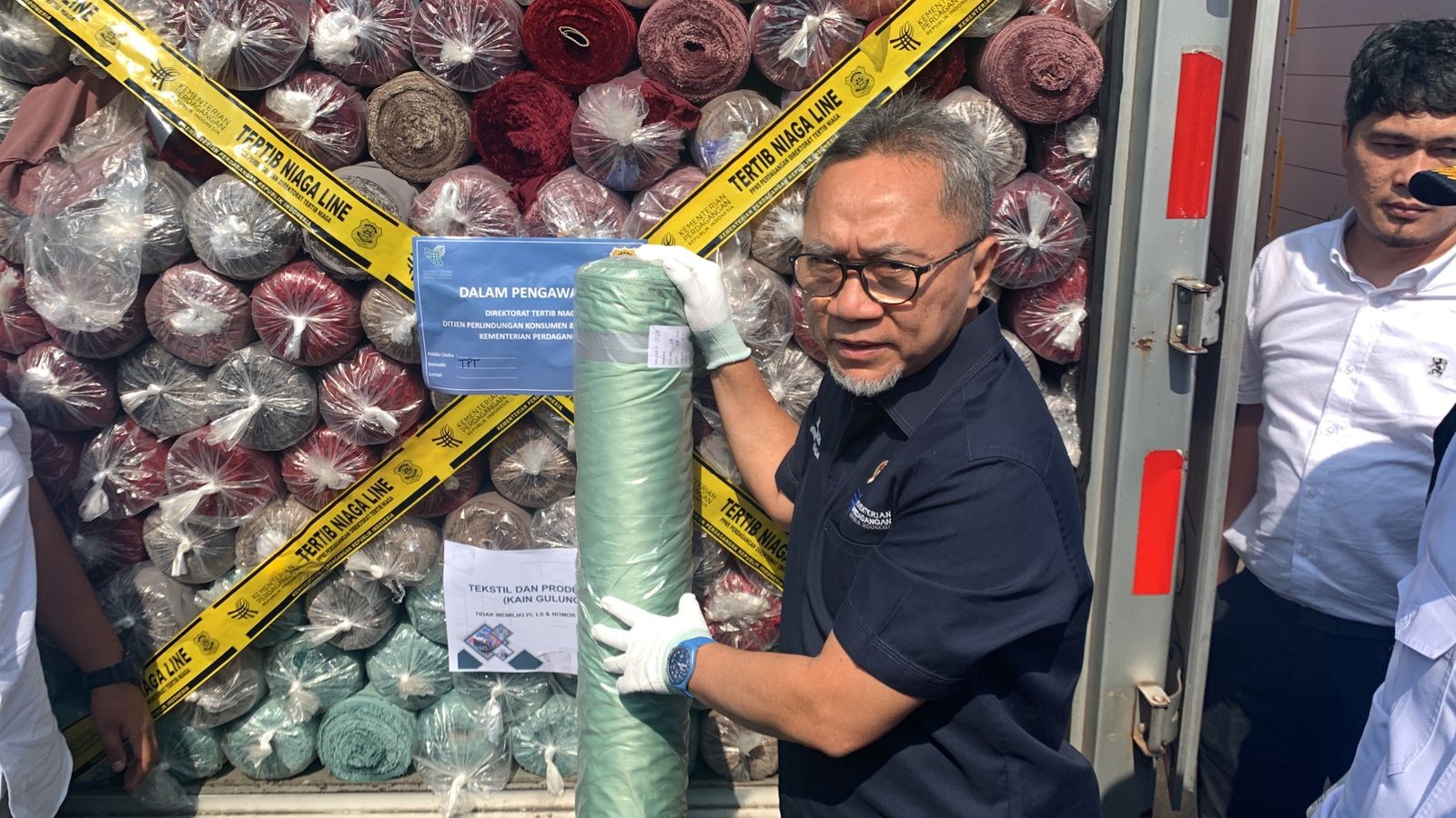 Mendag Sita Barang Impor Ilegal Senilai Rp46,1 Miliar, Berasal dari China dan ASEAN. (Foto: Jonathan/MNC Media)