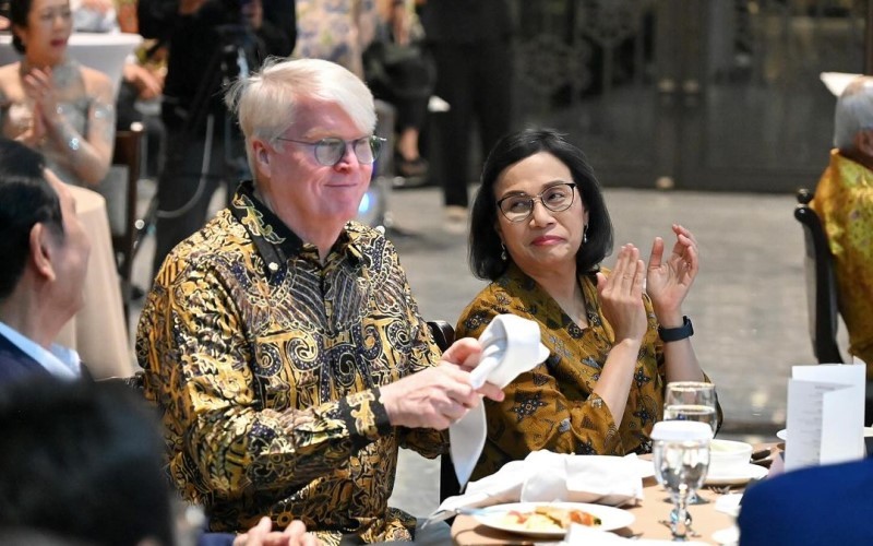Sri Mulyani Indrawati memuji para tokoh filantropi yang berjasa bagi pendidikan di Indonesia lewat Yayasan Salemba Empat. (Foto: IG/@smindrawati)