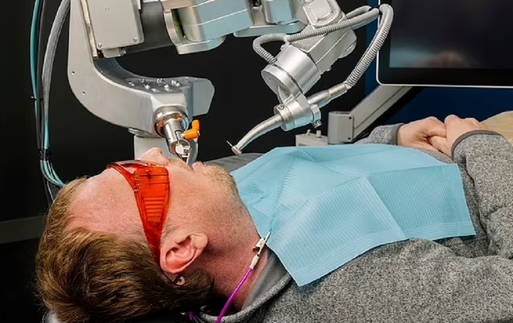 Pertama Kali, Robot AI Lakukan Operasi Pada Manusia Tanpa Pengawasan Dokter. (Foto: MNC Media)