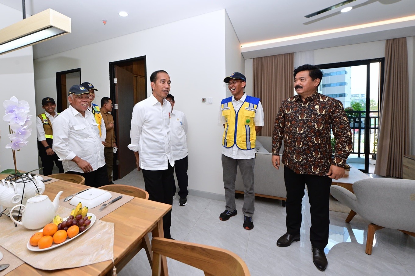 Intip Momen Jokowi Tinjau Pengelolaan Rusun ASN di IKN Secara Digital. (Foto Setpres)