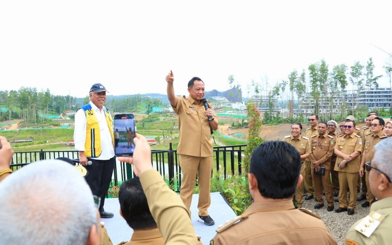 Menteri Dalam Negeri (Mendagri) Tito Karnavian mengajak para kepala daerah berkeliling di Ibu Kota Nusantara (IKN). (Foto: MNC Media)