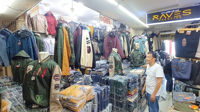 Pedagang Tanah Abang Teriak Penjualan Anjlok, Gara-Gara Daya Beli Turun? (foto farhan)