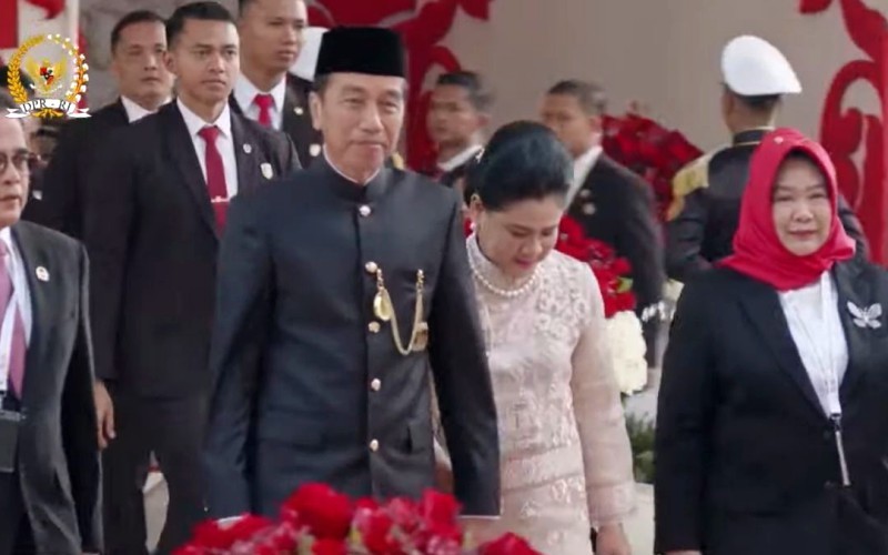 Pidato Kenegaraan Terakhir, Jokowi Kenakan Pakaian Adat Betawi untuk Hormati Jakarta (Foto: MNC Media)