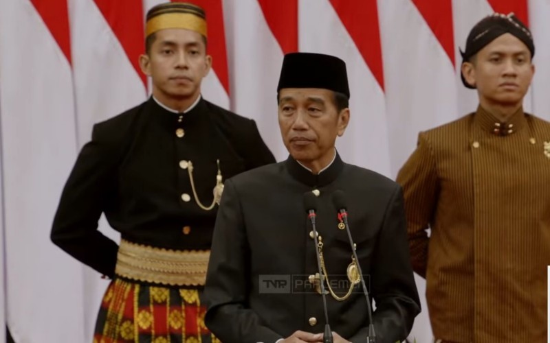 Presiden Jokowi pamer sudah membangun 2.700 jalan tol baru di kepemimpinannya selama 10 tahun. (TV parlemen)