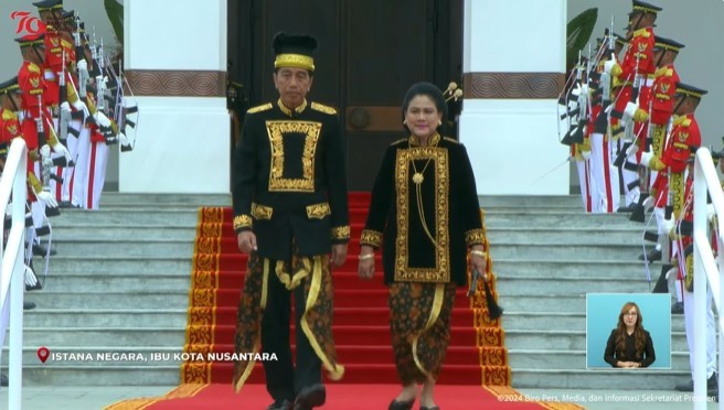 Jokowi Pakai Baju Adat Kustin Kaltim saat Pimpin Upacara HUT RI di IKN, Ini Filosofinya. (Foto: Tangkapan Layar Youtube Sekretariat Presiden)
