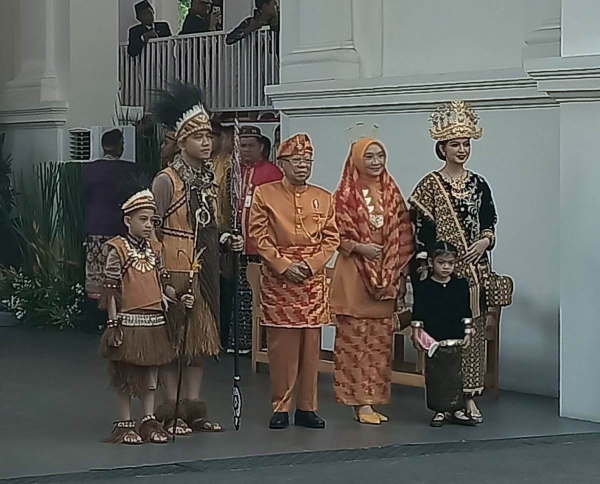 Wapres Kenakan Baju Adat Melayu Pontianak di HUT Ke-79 RI, Lambangkan Kejayaan.(Foto: MNC Media)
